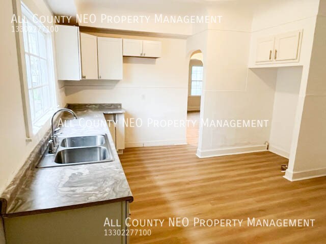 Building Photo - 3431 W 49th St
