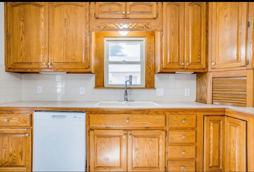 Building Photo - 1422 S Laura Ave