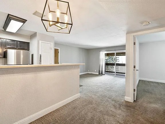 Building Photo - 2881 Huntington Blvd
