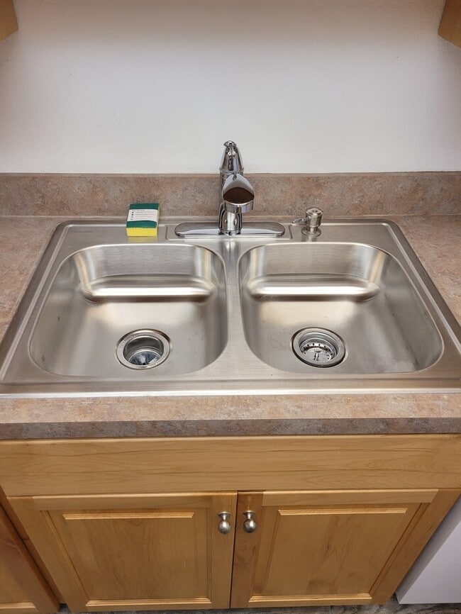 Building Photo - Great North Phoenix 2/2 with all new floor...