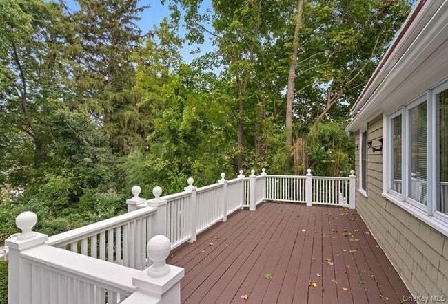 Building Photo - 22 School St