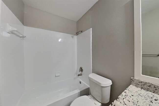 Building Photo - 20502 Upper Green St