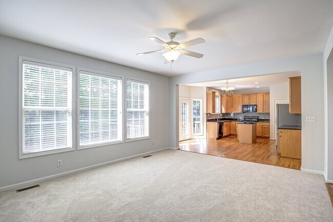 Building Photo - 2103 Templeton Gap Dr