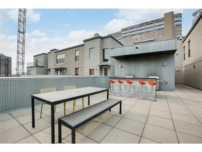 Building Photo - 521 S 7th St