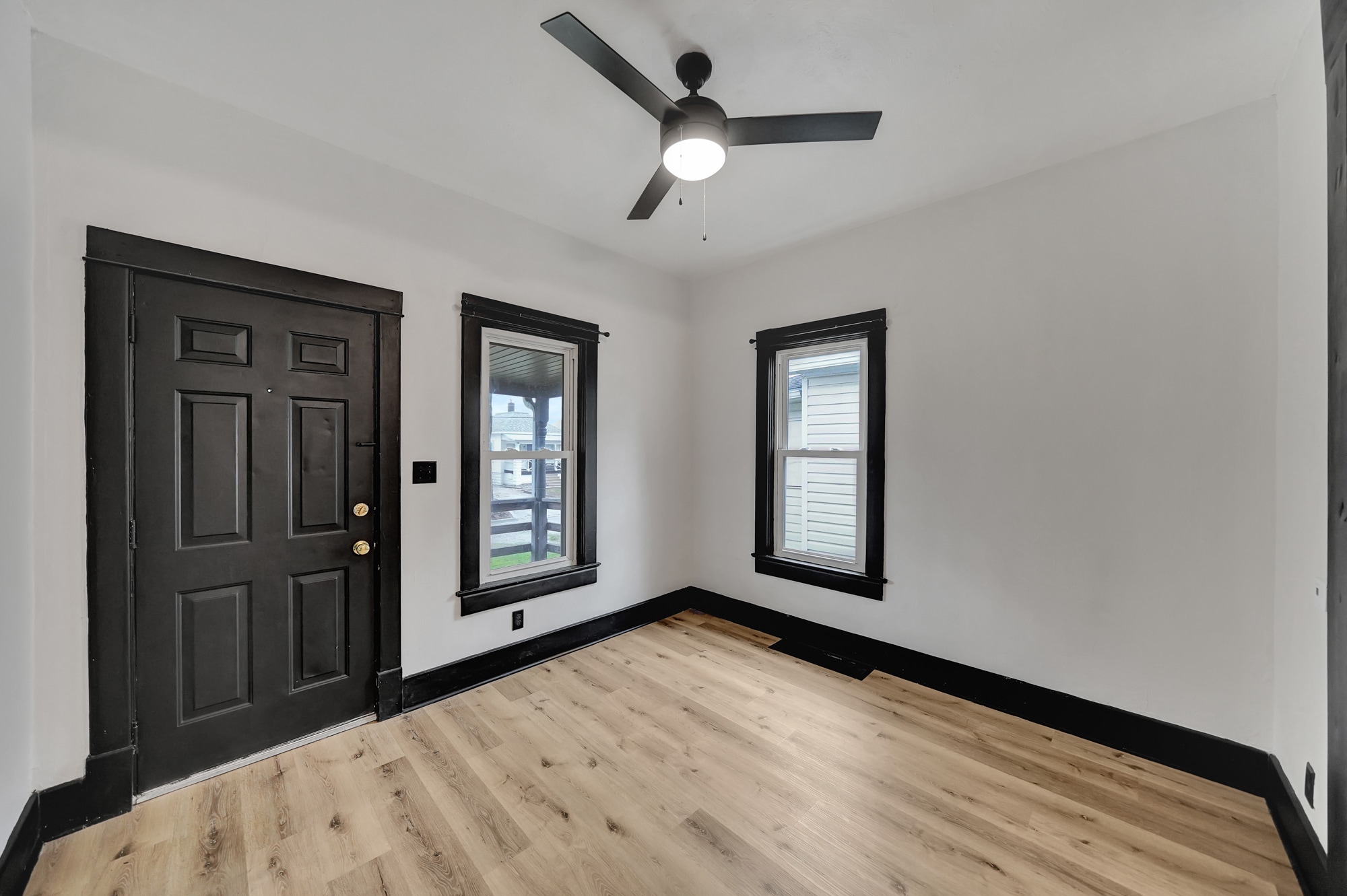 Building Photo - 705 New Hampshire St