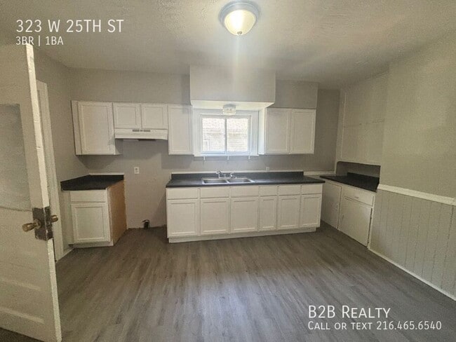 Building Photo - 323 W 25th St