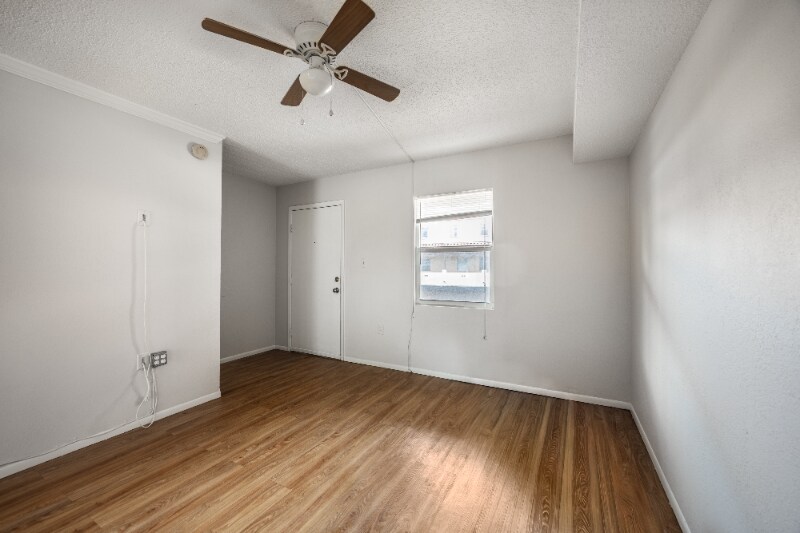 Building Photo - 914 SW 8th Ave