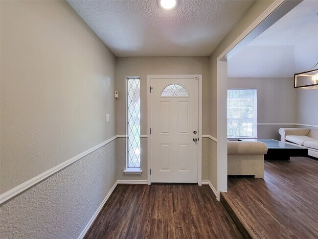 Building Photo - 6606 Brittany Park Ln