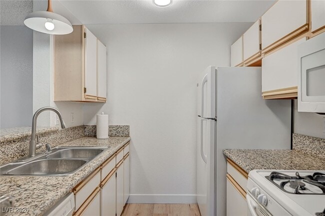 Building Photo - 2200 S Fort Apache Rd