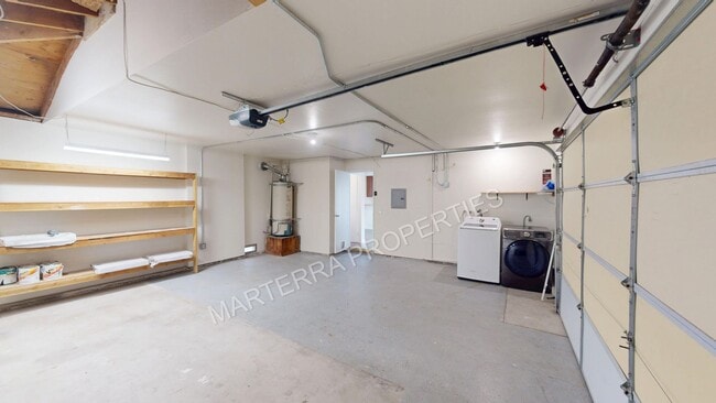 Building Photo - Charming 3-Bedroom, 2.5-Bathroom Home in D...