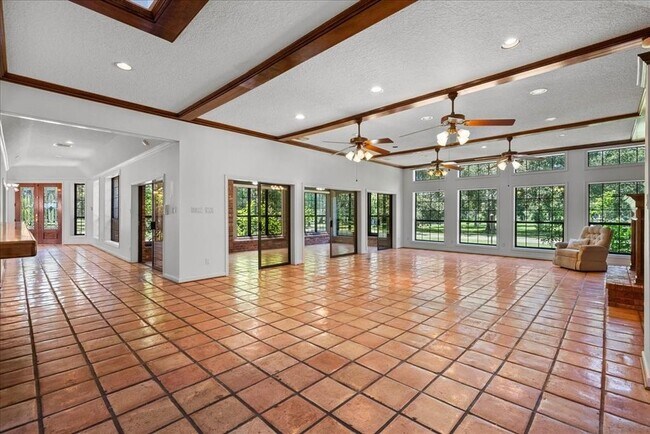 Building Photo - 3415 Bayou Dr E