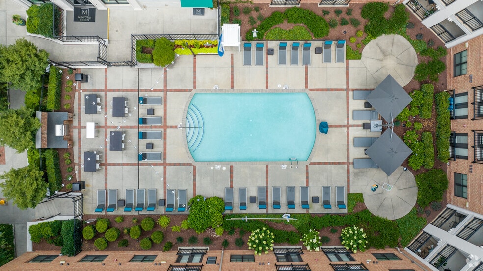 Pool Courtyard - Midtown Green