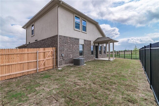 Building Photo - 132 Shiner Ln