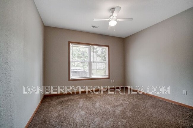 Building Photo - 1131 N Byrne Rd