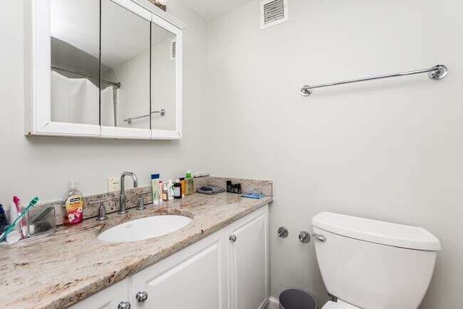 Building Photo - 8-10 Museum Way