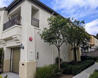 Building Photo - 2 Bedroom Townhome w/Attached 1 Car Garage...