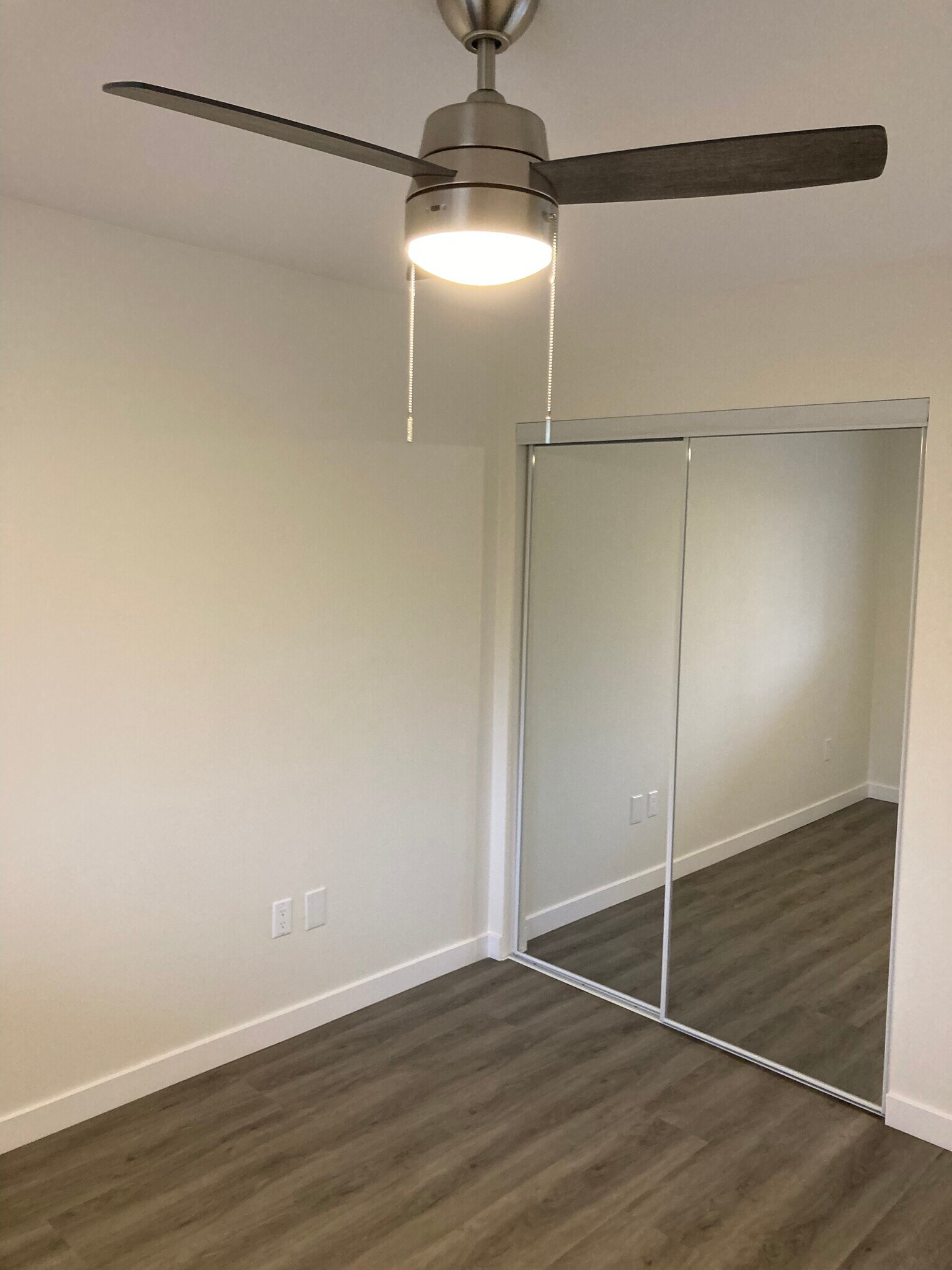 Building Photo - 2875 N Los Felices Rd