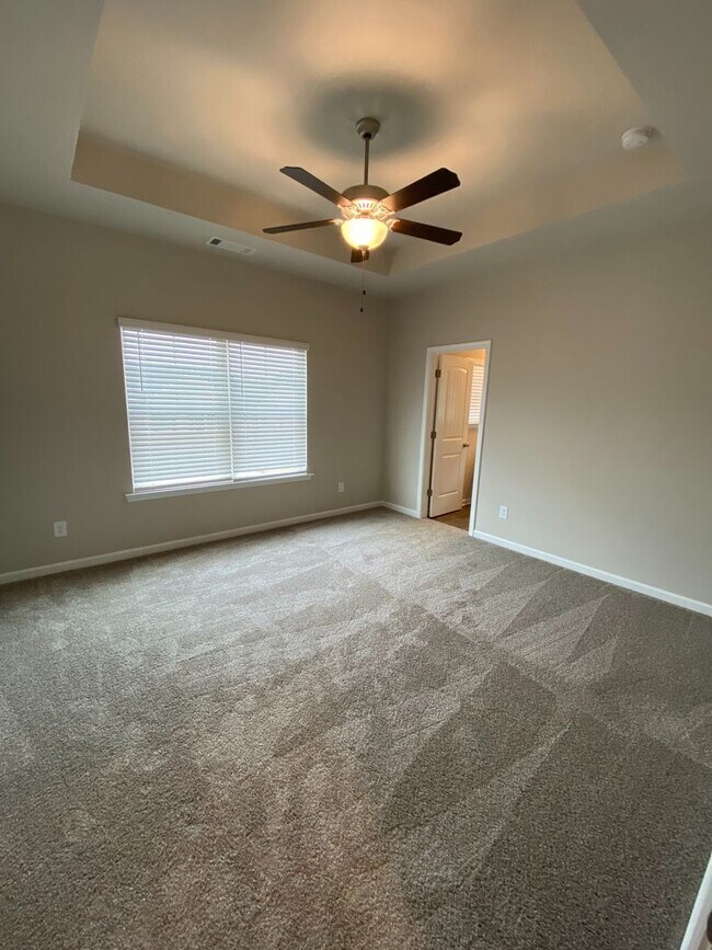 Building Photo - Gorgeous 3 bedroom home!