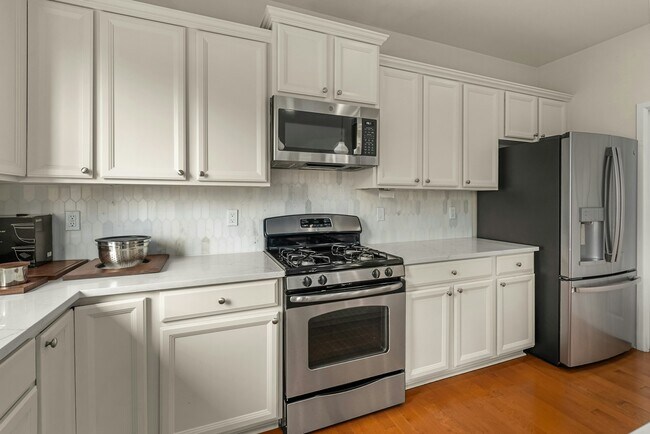Building Photo - 14225 3rd Ave W