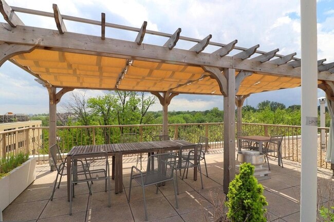 Roof top common space - 4600 Connecticut Ave NW
