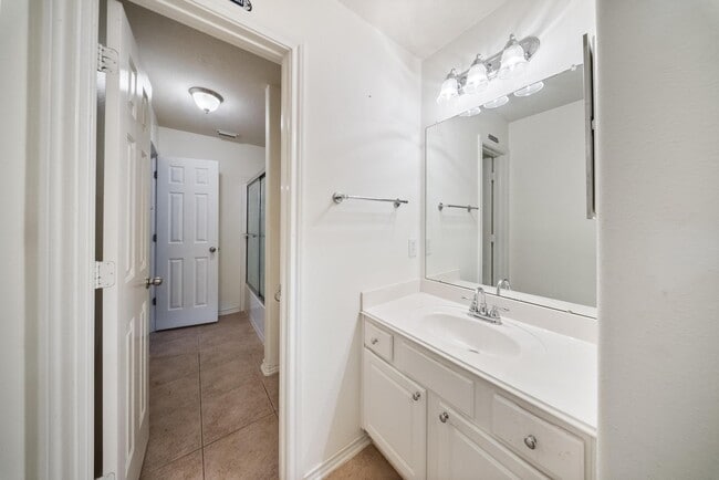 Building Photo - 6715 Rockwall Trail Dr