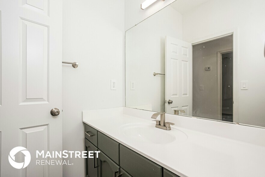 Building Photo - 7122 Queens Crown Ct