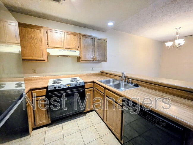 Building Photo - 1861 Tryon Dr