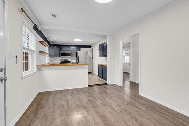 Building Photo - Cute and Cozy 2 bd/1 bath Home in Madison!