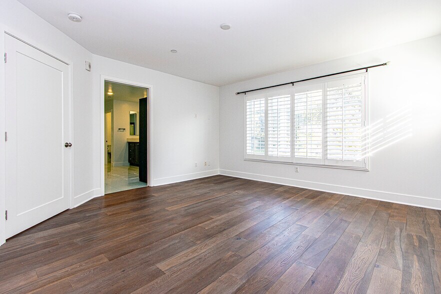 Master 3rd Floor - 2400 Torrey Pines Rd