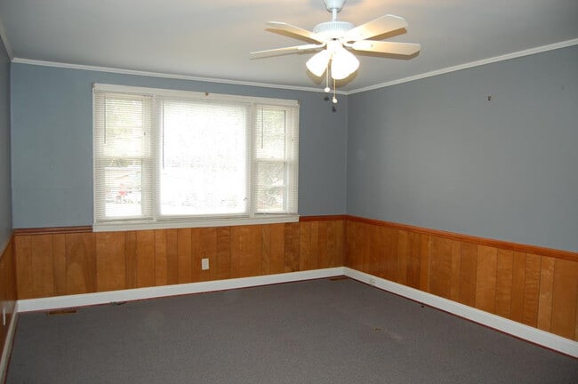 Building Photo - 122 Westdale Ave