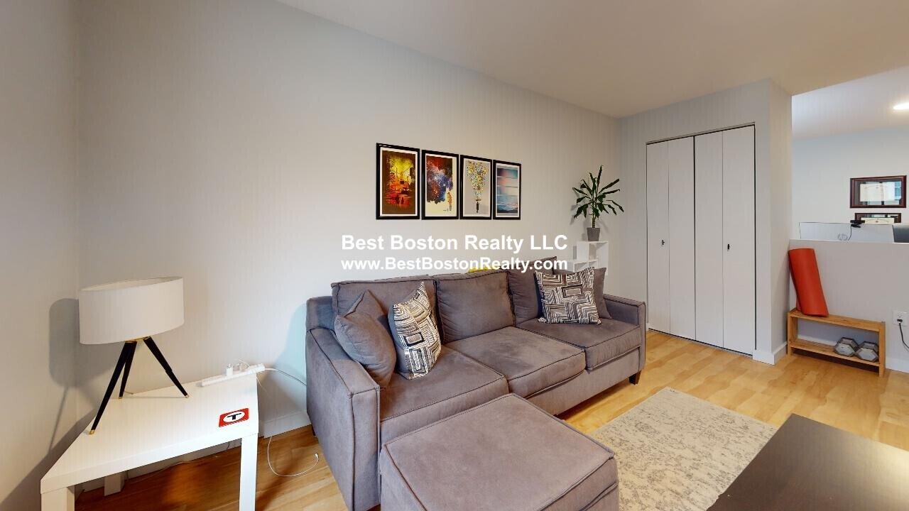 Building Photo - 19 Central St