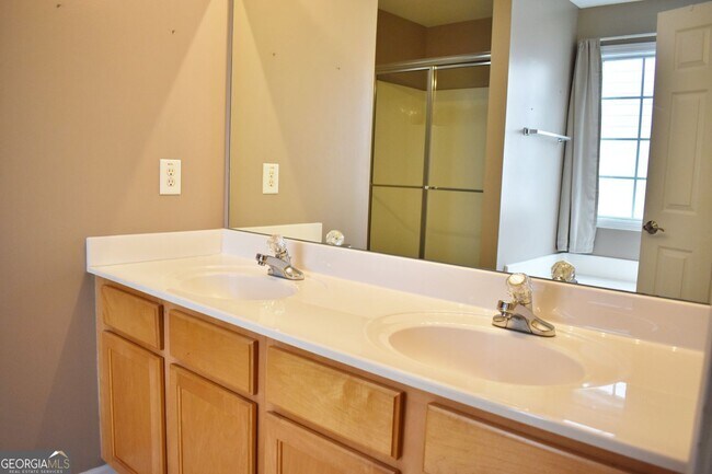 Building Photo - 2015 Lisa Springs Dr SW