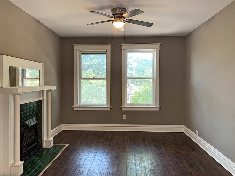 Living room with abundant natural light - 5201 Murdoch Ave