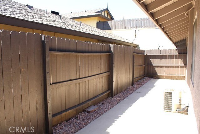 Building Photo - 1671 W Cindy Ln