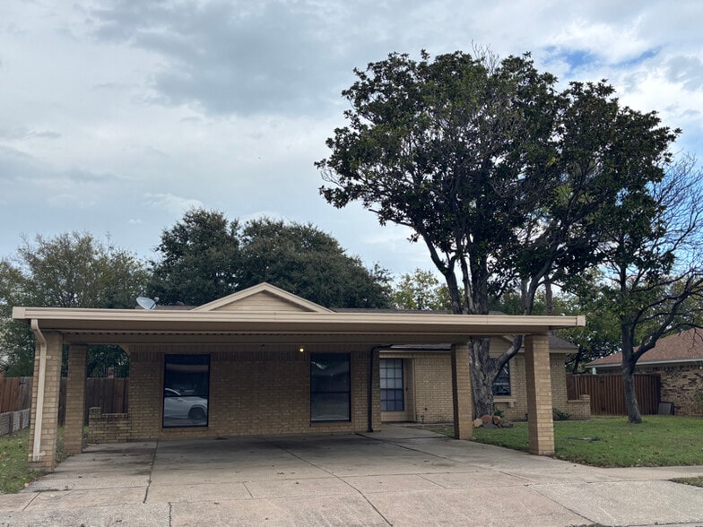 Primary Photo - 1212 N Creek Dr