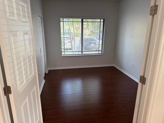 Building Photo - 2802 Sarento Pl