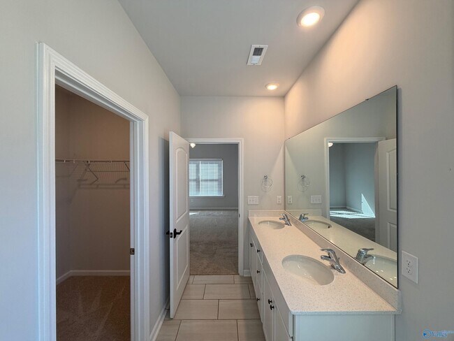 Building Photo - 538 Wolf Trce Ln SW