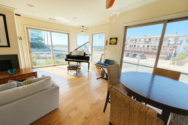 Building Photo - #110: WHITE HOUSE - UNOFFICIAL (JEFF GINSBURG ROOMMATES)