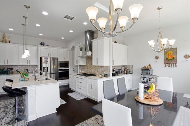 Building Photo - 4651 Katherine Dr