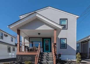 Building Photo - 34 Heights Ave