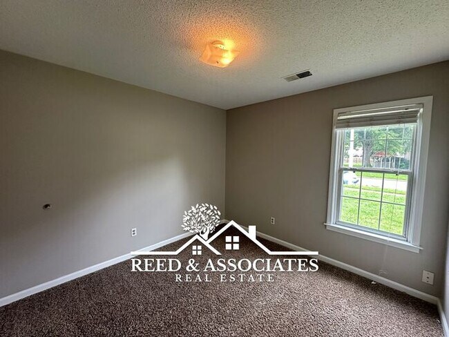 Building Photo - Bartlett Home Located in Quiet Cove!