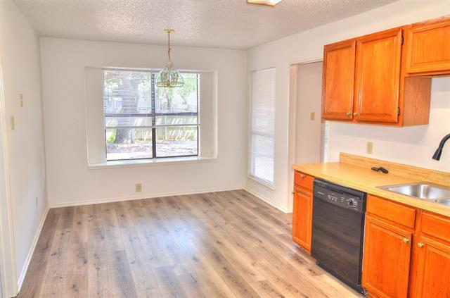 Building Photo - 8901 Greentree Dr