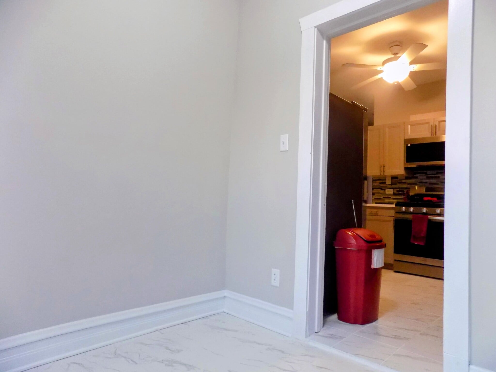 Building Photo - 434 N Pine Ave