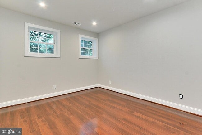 Building Photo - 6526 Dearborn Dr
