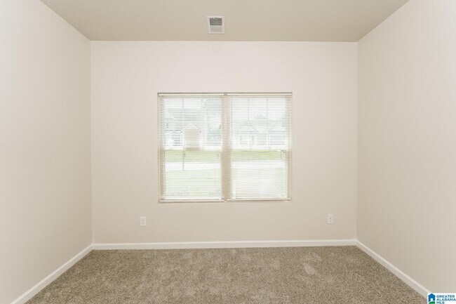 Building Photo - 950 Clover Cir