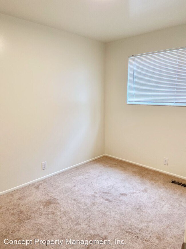 Building Photo - 2614 S Green St