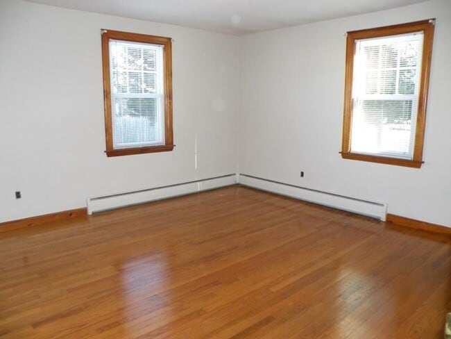Building Photo - Delightful Single Family Riverton Home