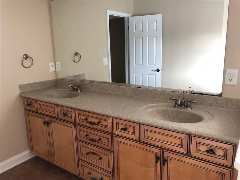 Building Photo - 3449 Rosecliff Trace NE