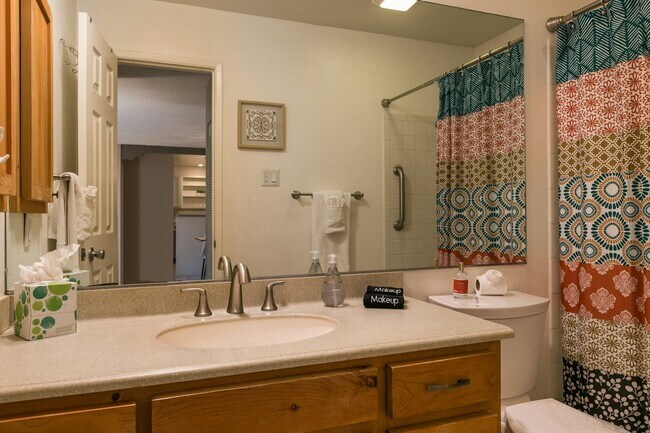 Building Photo - 159 K Calle Ojo Feliz