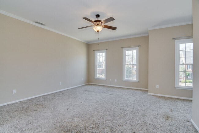 Building Photo - Large 3 Story Home in Evans!